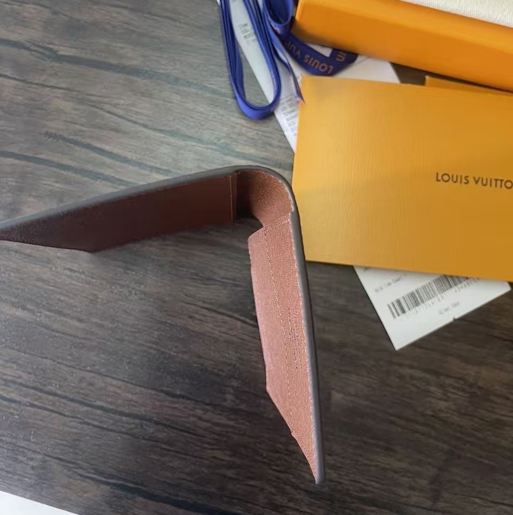 Louis Vuitton Passport Cover - Picture 11 of 11